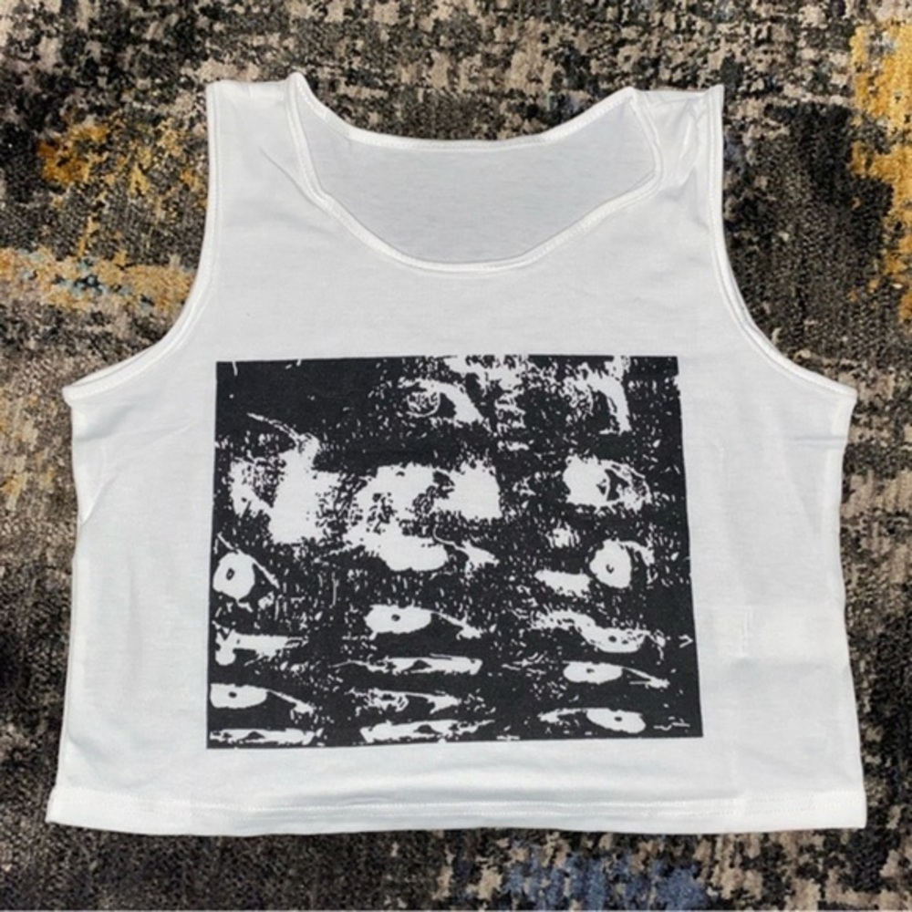 NWOT - Women’s Crop Graphic Sleeveless Casual Top (White with Black Graphic XL)